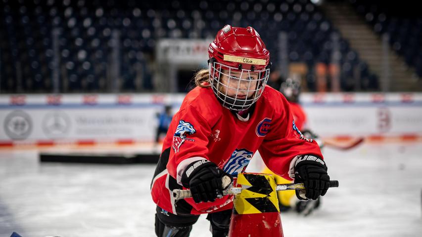 Viele Kinder kommen zum Kids Hockey Day, ohne zuvor einmal länger auf Schlittschuhen gestanden zu sein.  