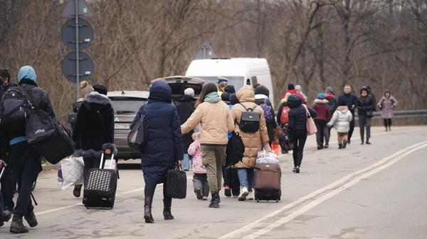 Datum: 06.03.22 / Uhrzeit: 11:51 / Ort: KroÅ: cienko Im Bild: Flüchtlinge an der Grenze der Ukraine bei KroÅ: cienko KroÅ