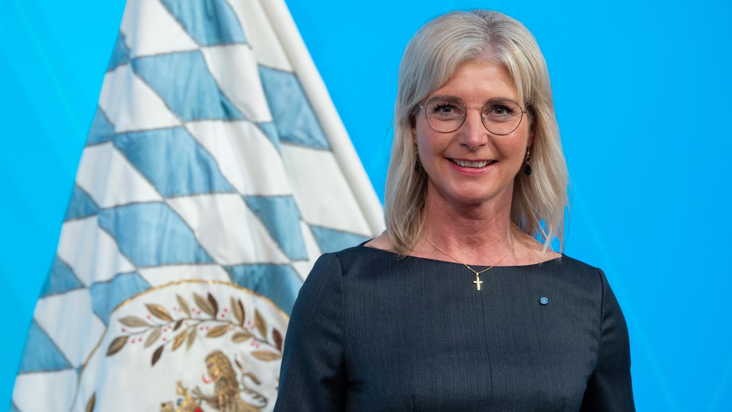 Staatsministerin für Familie, Arbeit und Soziales Ulrike Scharf. Staatsministerin für Familie, Arbeit und Soziales Ulrike Scharf.