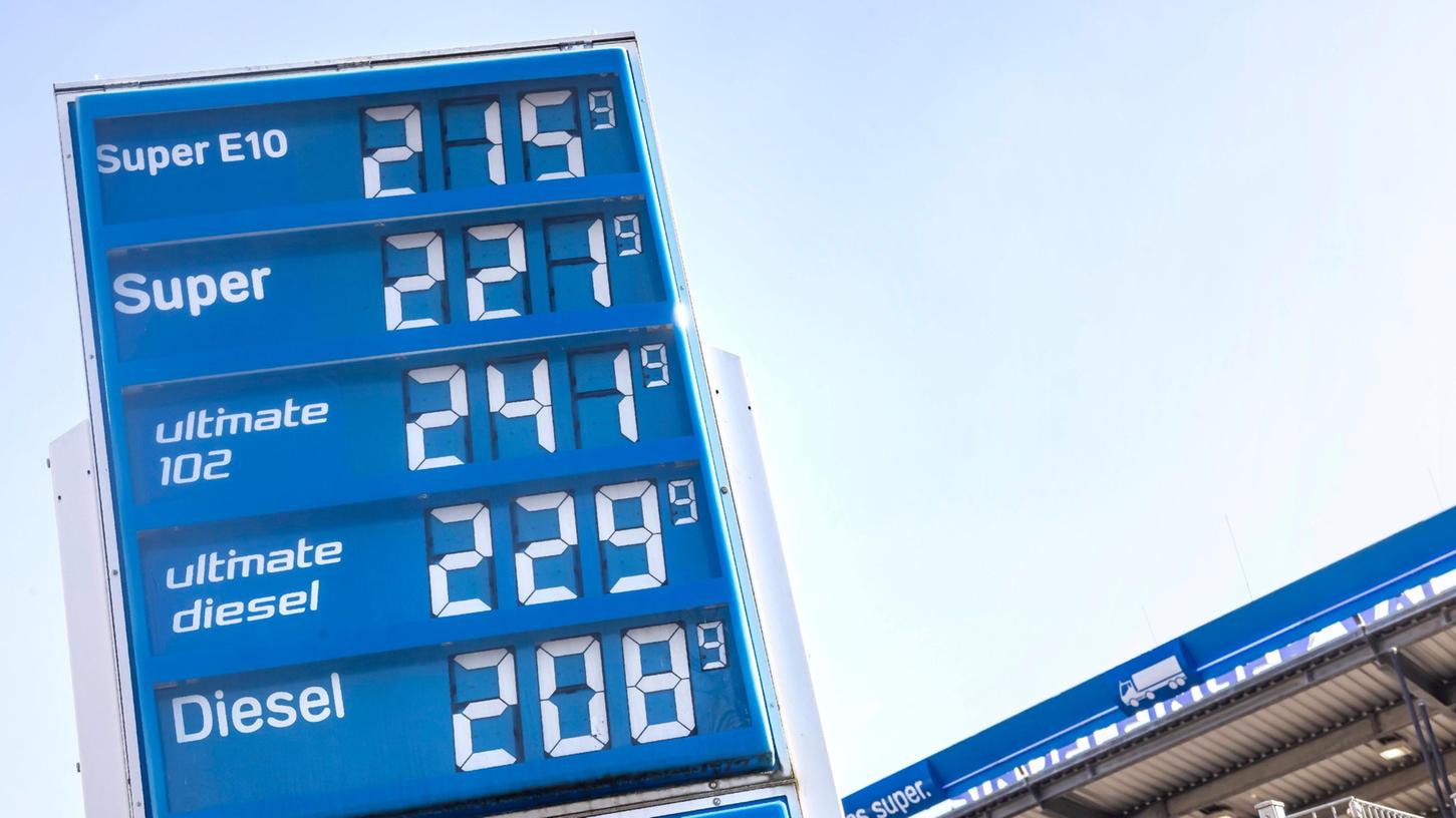 Diesel und Benzin kosteten in Teilen Deutschlands am Wochenende mehr als zwei Euro.