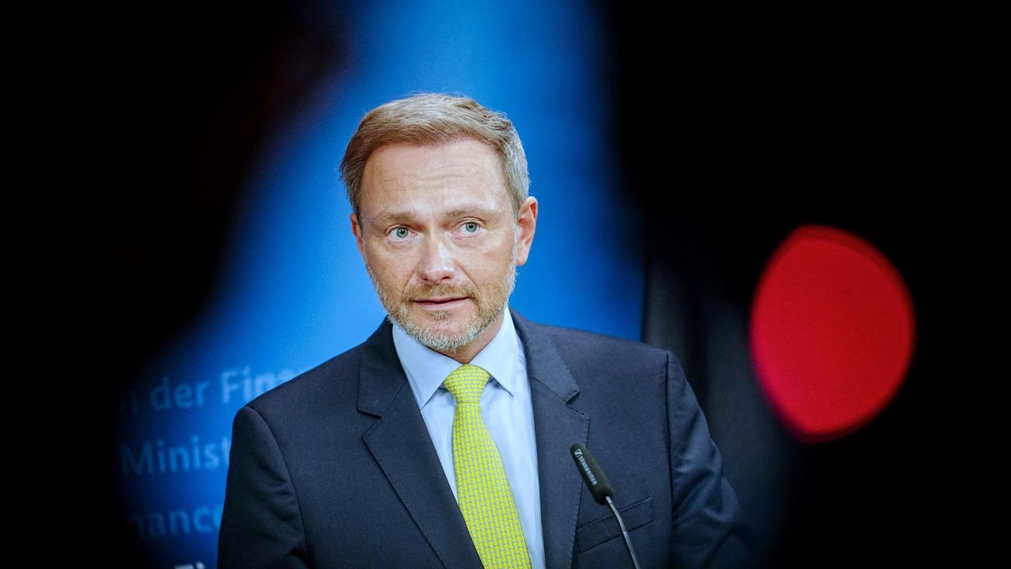 Der deutsche Finanzminister Christian Lindner (FDP) will die Bürger trotz der explodierenden Spritpreise derzeit nicht entlasten.