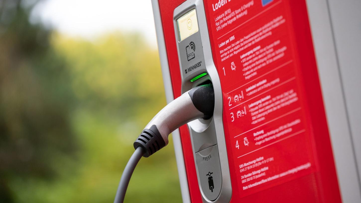 Zum 1. April passt die N-Ergie Aktiengesellschaft die Preise für das Laden von Elektroautos an ihren Ladesäulen an.