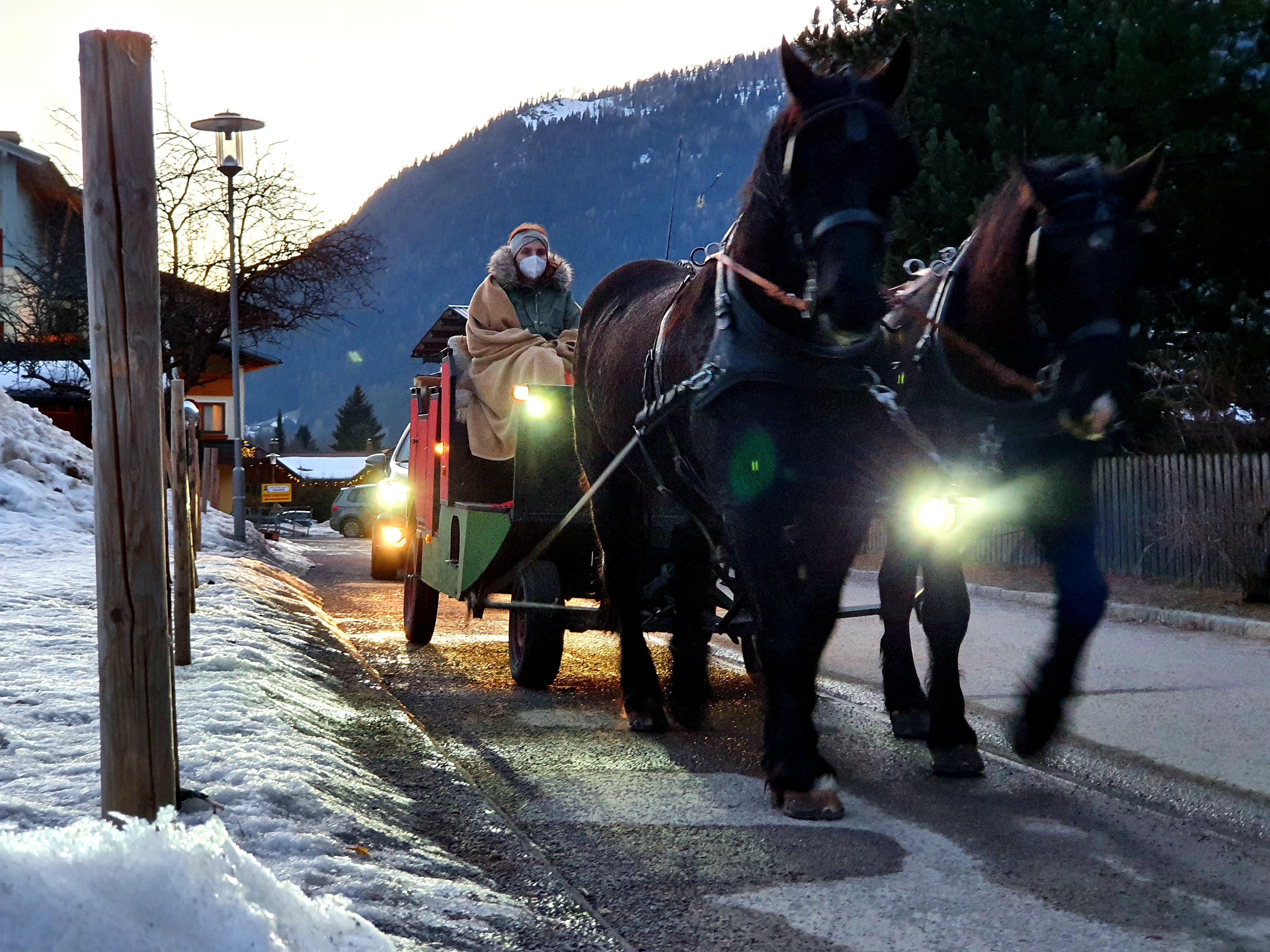 Der Wirt vom Trattlerhof bietet auch Pferdekutschenfahrten durchs Zentrum von Bad Kleinkirchheim an. 