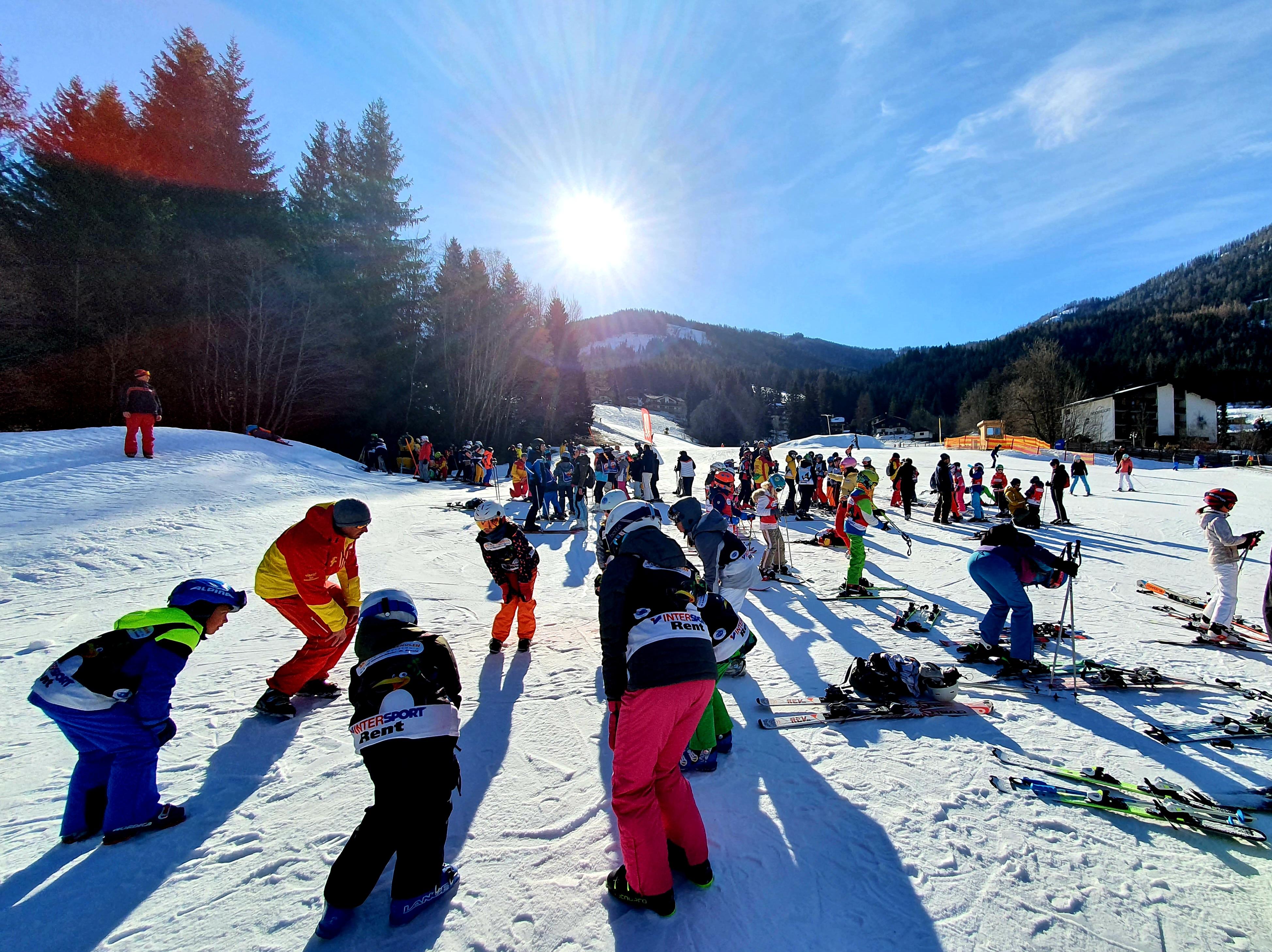 Alle machen sich warm für den Tag auf der Piste.