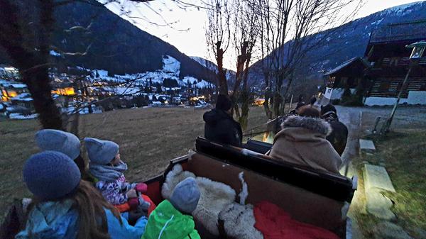 Der Wirt vom Trattlerhof bietet auch Pferdekutschenfahrten durchs Zentrum von Bad Kleinkirchheim an.