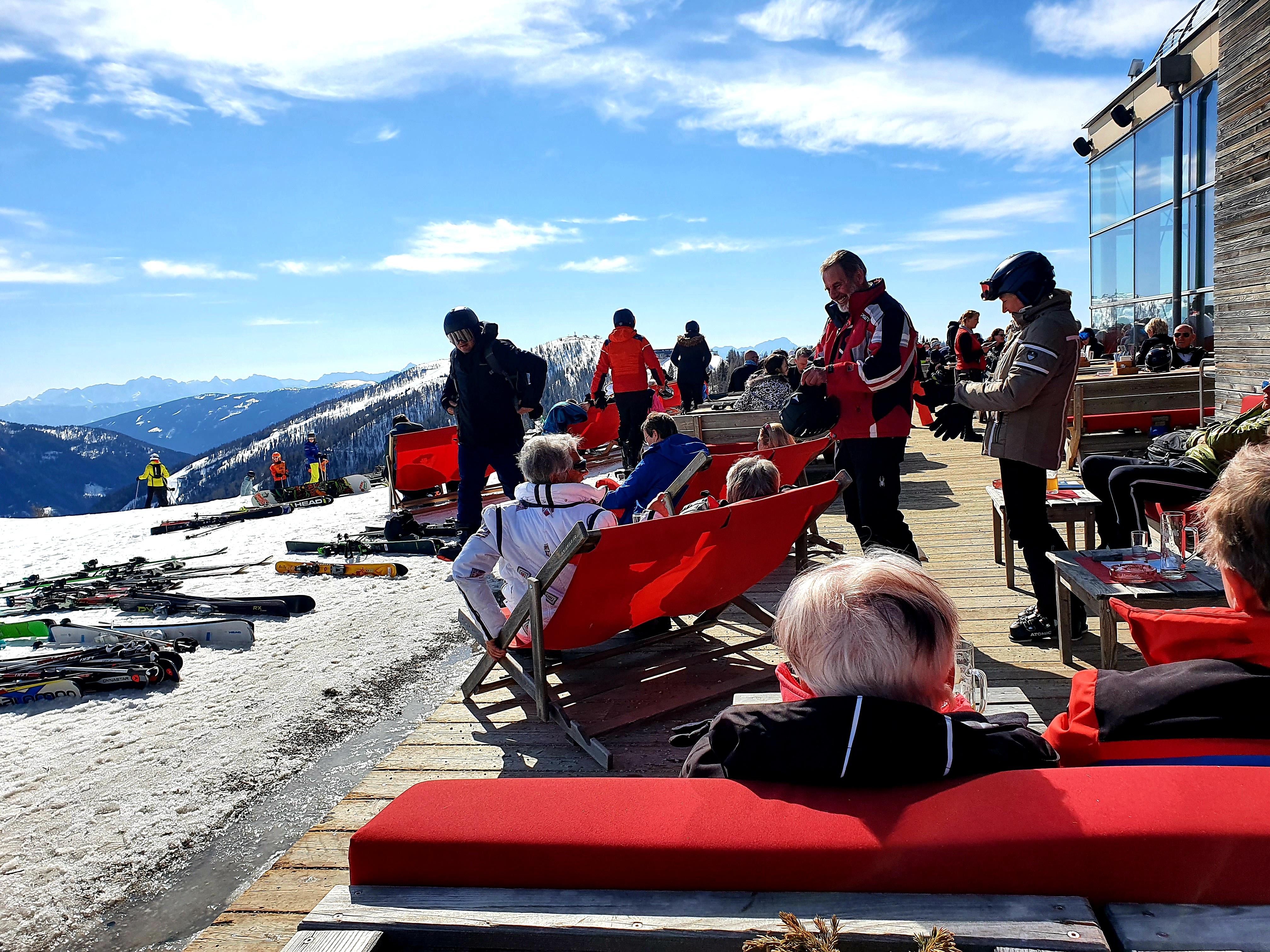 Pause auf der Bergstation oberhalb von St. Oswald. 