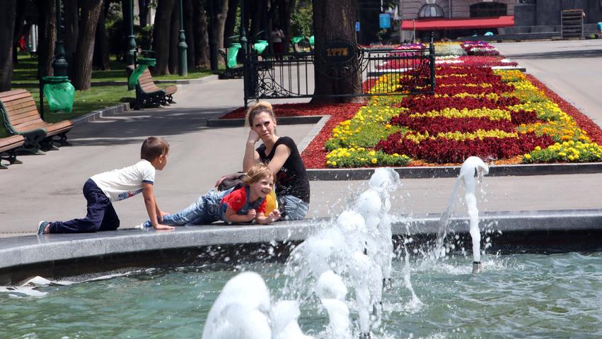 In vielen Charkiwer Parkanlagen gibt es auch Springbrunnen - eine schöne Erfrischung im Sommer.