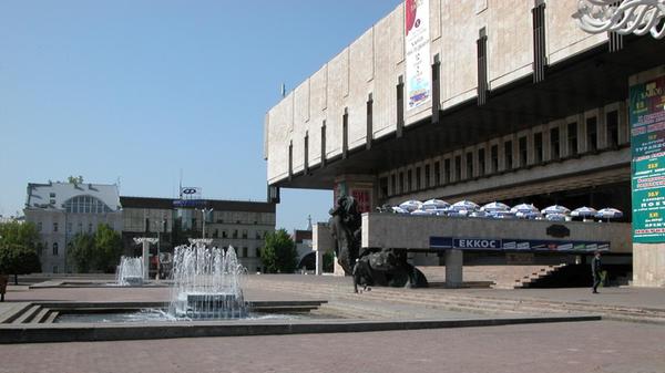 Das Opernhaus befindet sich in der Sumska Straße und somit mitten im Zentrum von Charkiw,