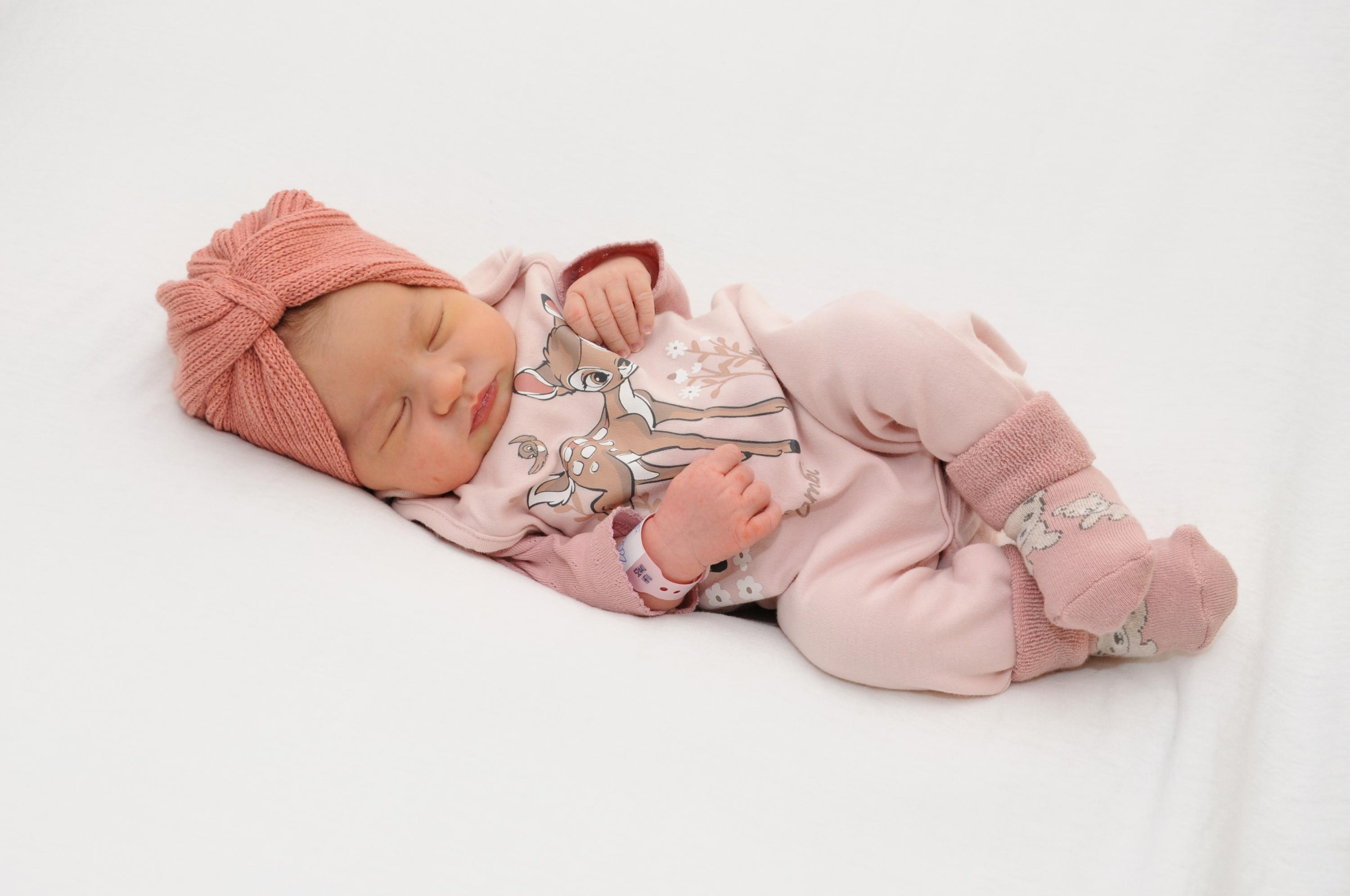 Die kleine Emilia wurde am 6. März im Nürnberger Südklinikum geboren. Als sie das Licht der Welt erblickte, war sie 3700 Gramm schwer und 52 Zentimeter groß. 