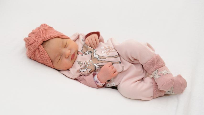 Die kleine Emilia wurde am 6. März im Nürnberger Südklinikum geboren. Als sie das Licht der Welt erblickte, war sie 3700 Gramm schwer und 52 Zentimeter groß. 