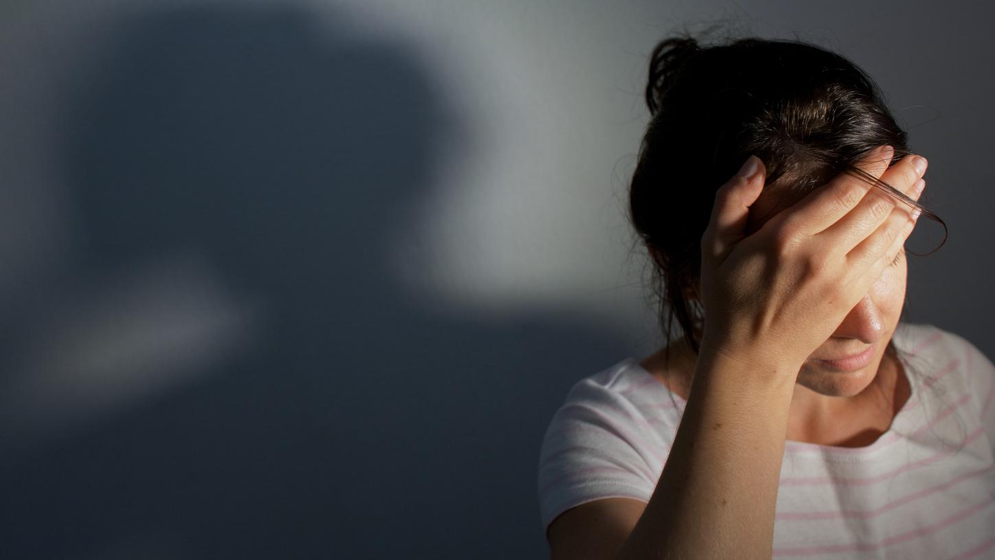 Jede vierte Frau zwischen 30 und 40 Jahren leidet unter Migräne-Attacken.
Jede vierte Frau zwischen 30 und 40 Jahren leidet unter Migräne-Attacken.