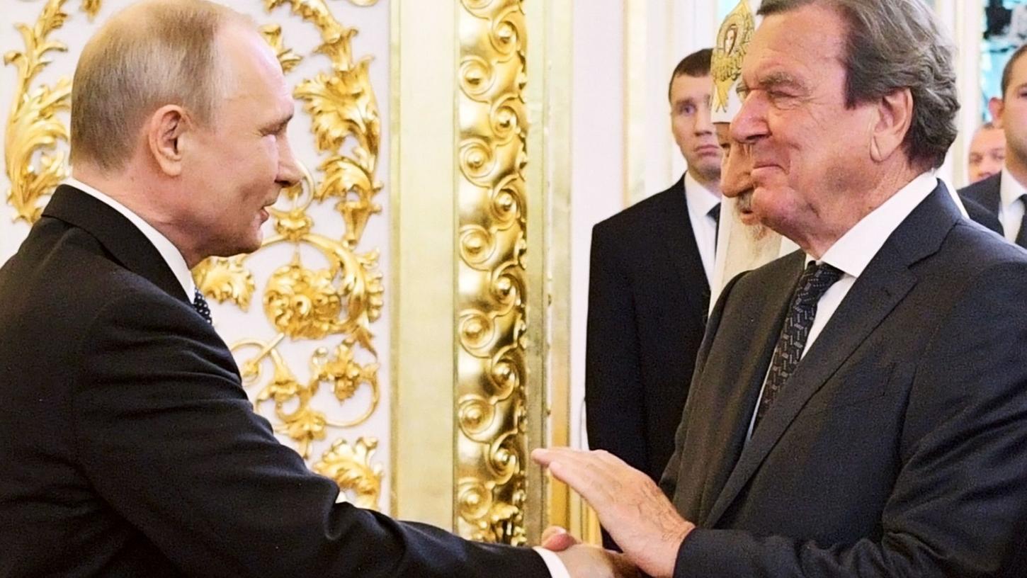 Schröder und Putin bei einem Treffen im Kreml 2018 - von dem Gespräch am Donnerstagabend gibt es (noch) keine Fotos.