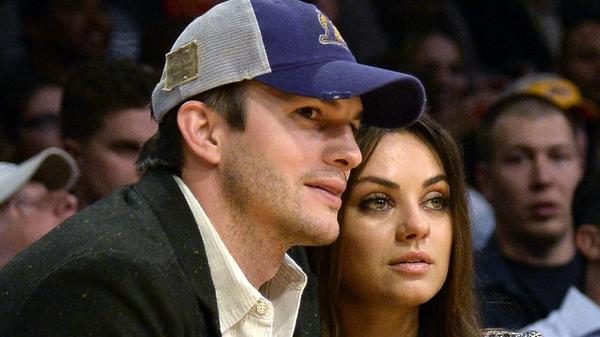 Die ukrainisch-amerikanische Schauspielerin Mila Kunis (38) und ihr Mann Ashton Kutcher (44) riefen eine Spendenaktion ins Leben, mit dem Ziel, 30 Millionen Dollar für Flüchtlinge zu sammeln. Sie selbst wollten drei Millionen Dollar spenden, sagten sie Anfang März in einem Video. Kunis, die in der Ukraine geboren wurde und 1991 mit ihrer Familie in die USA kam, habe sich immer als Amerikanerin gefühlt, wie sie in dem Video sagte. Aber heute sei sie ein "stolze Ukrainerin". Die russische Invasion in die Ukraine bezeichnete die Schauspielerin als "ungerechten Angriff auf die Menschlichkeit".