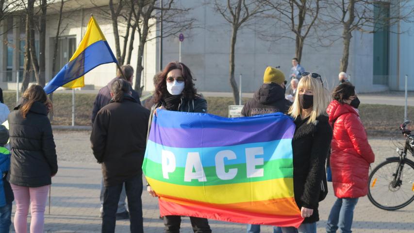 Der Wunsch nach Frieden und die Solidarität mit der Ukraine wurden auch optisch zum Ausdruck gebracht. Der Wunsch nach Frieden und die Solidarität mit der Ukraine wurden auch optisch zum Ausdruck gebracht.