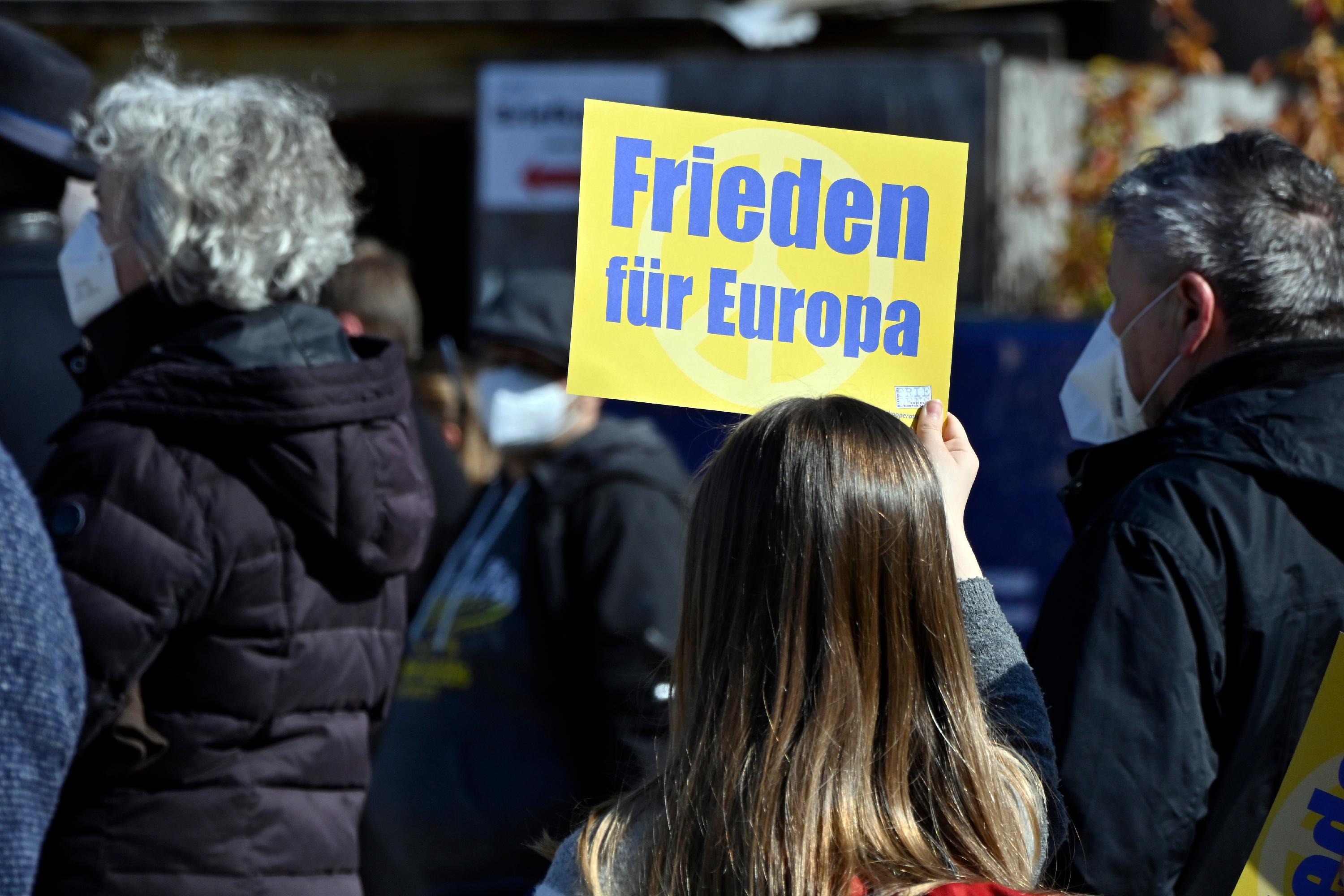 Wieder Mahnwachen gegen den Krieg in der Ukraine