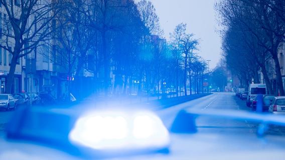 Turnschuh-Raub in Nürnberg: Polizei sucht kriminelles Trio