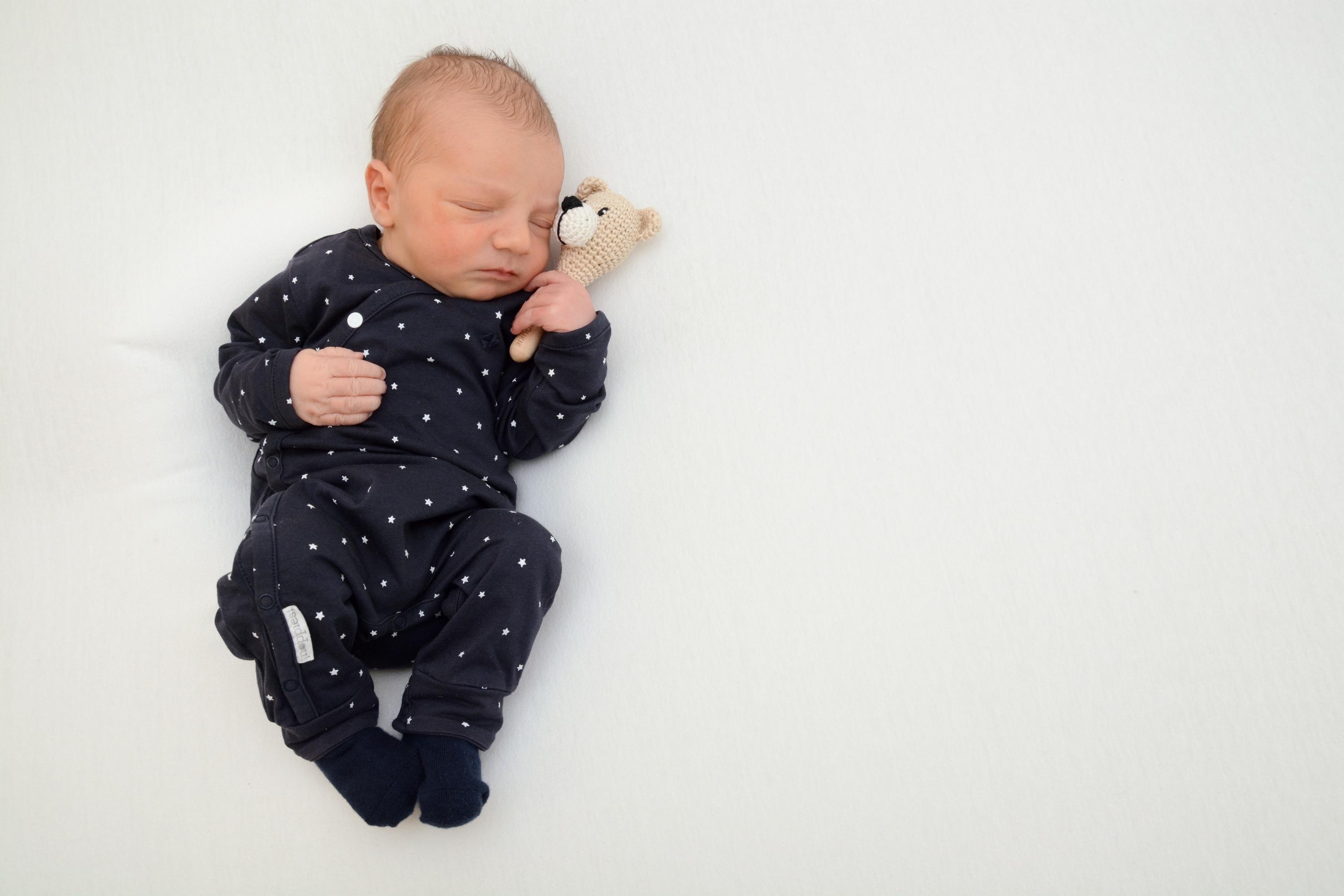 Elias Luca durfte am 13. März 2022 das Licht der Welt erblicken. Bei seiner Geburt im Klinikum Nürnberg Süd wog der kleine Junge 4080 Gramm bei 55 Zentimetern Körpergröße.