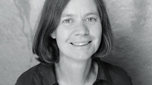 Am Freitag, 19. Januar, liest die fränkische Krimi-Autorin Monika Martin aus ihrem neuesten Buch "Schleuse 72" vor. Was es mit dem Mord in der namensgebenden Schleuse in der Nürnberger Gartenstadt auf sich hat und ob Kriminalhauptkommissarin Charlotte Gerlach eine Verbindung zum erst kürzlich eröffneten Spirituellen Zentrum St. Wolfgang herstellen kann, erfahren Sie am Freitag ab 19 Uhr im Kulturladen Gartenstadt.