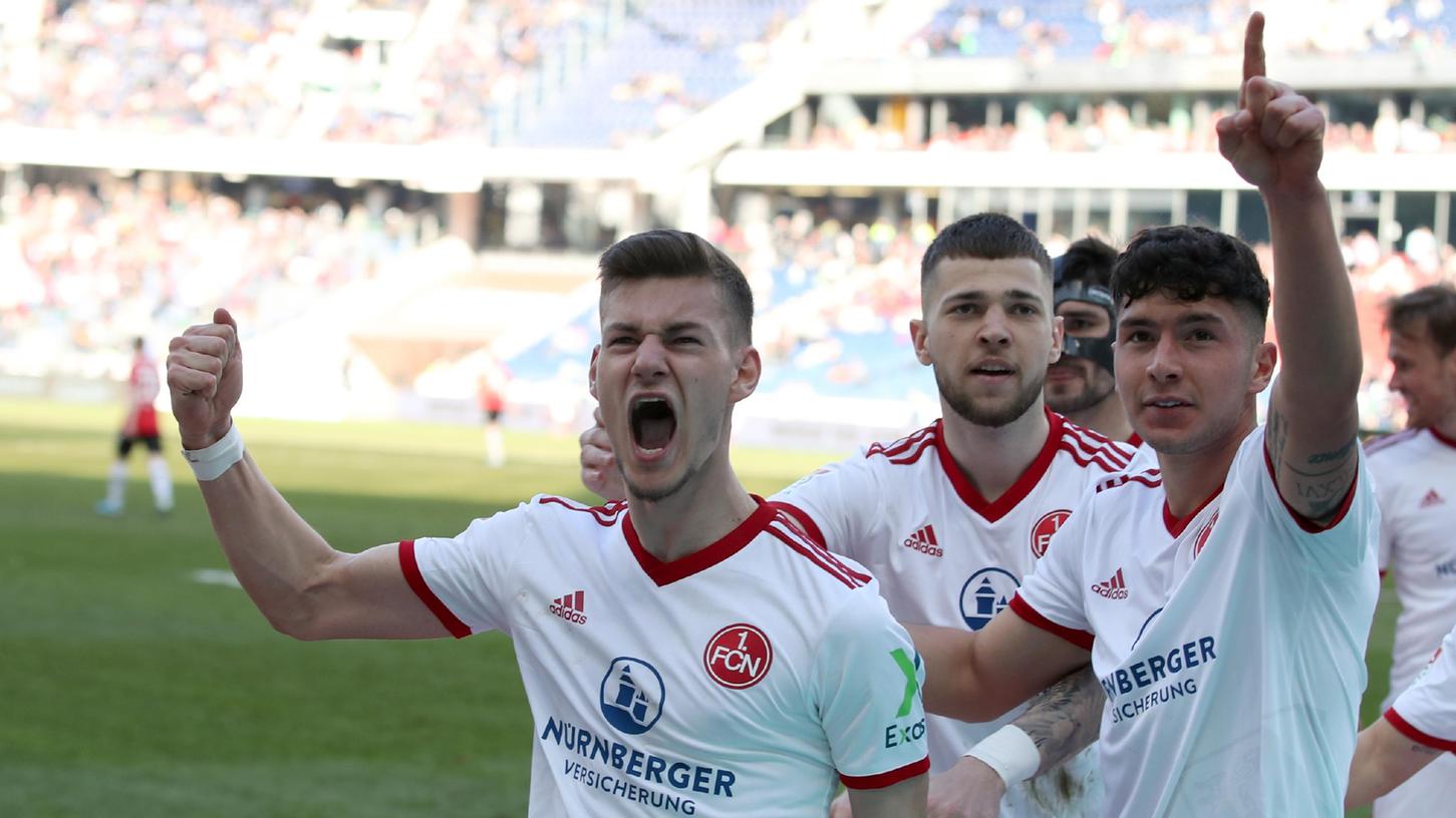 Taylan Duman (rechts) zeigt die Richtung an: Der Club will wieder nach oben.
Taylan Duman (rechts) zeigt die Richtung an: Der Club will wieder nach oben.