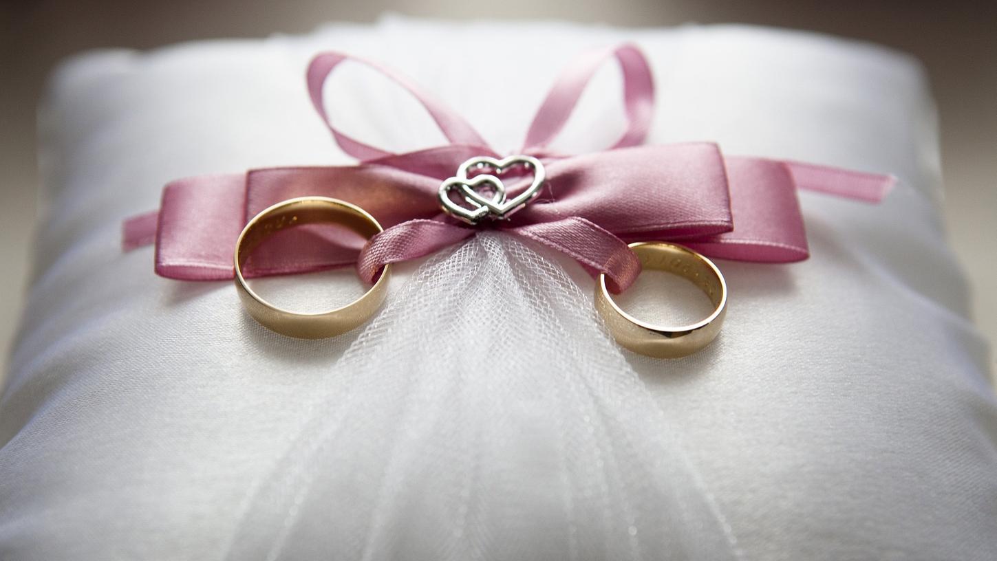 Wer in Latium in Mittelitalien heiratet, kann sich unter Umständen auf finanzielle Hilfe verlassen. Wer in Latium in Mittelitalien heiratet, kann sich unter Umständen auf finanzielle Hilfe verlassen.