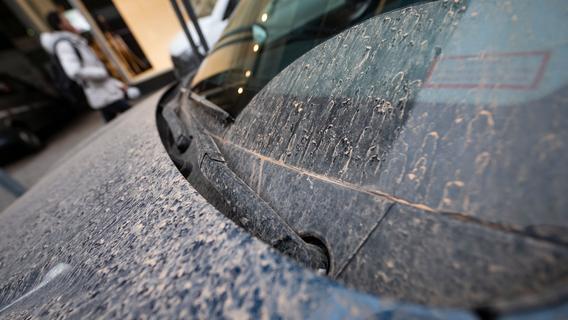 Saharastaub auf dem Auto - ADAC: Das sollten Sie beim Saubermachen beachten