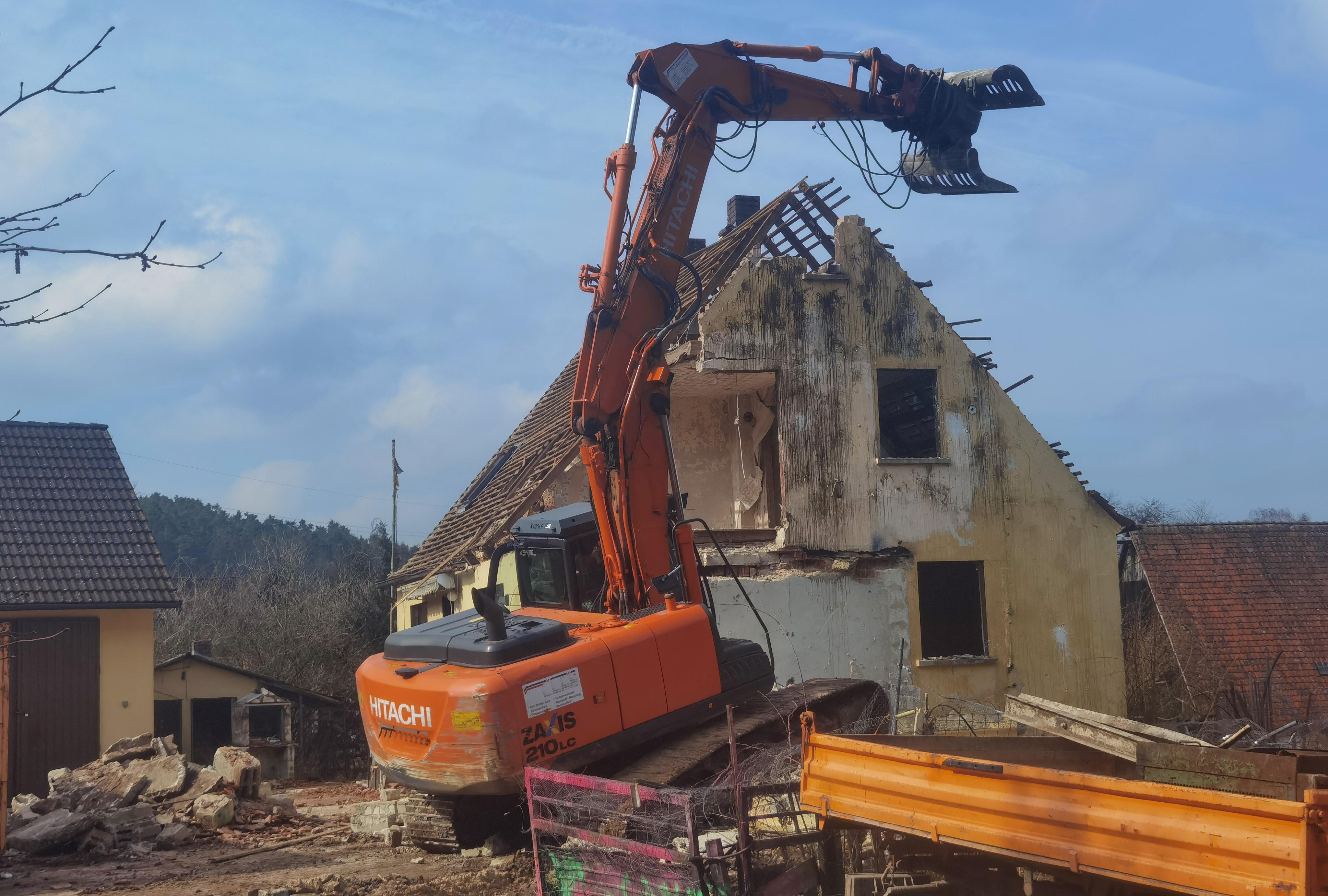 Um eine Art Pilgerstätte zu verhindern, bleibt die Fläche, auf der die "Schanze" stand erst einmal brach. 