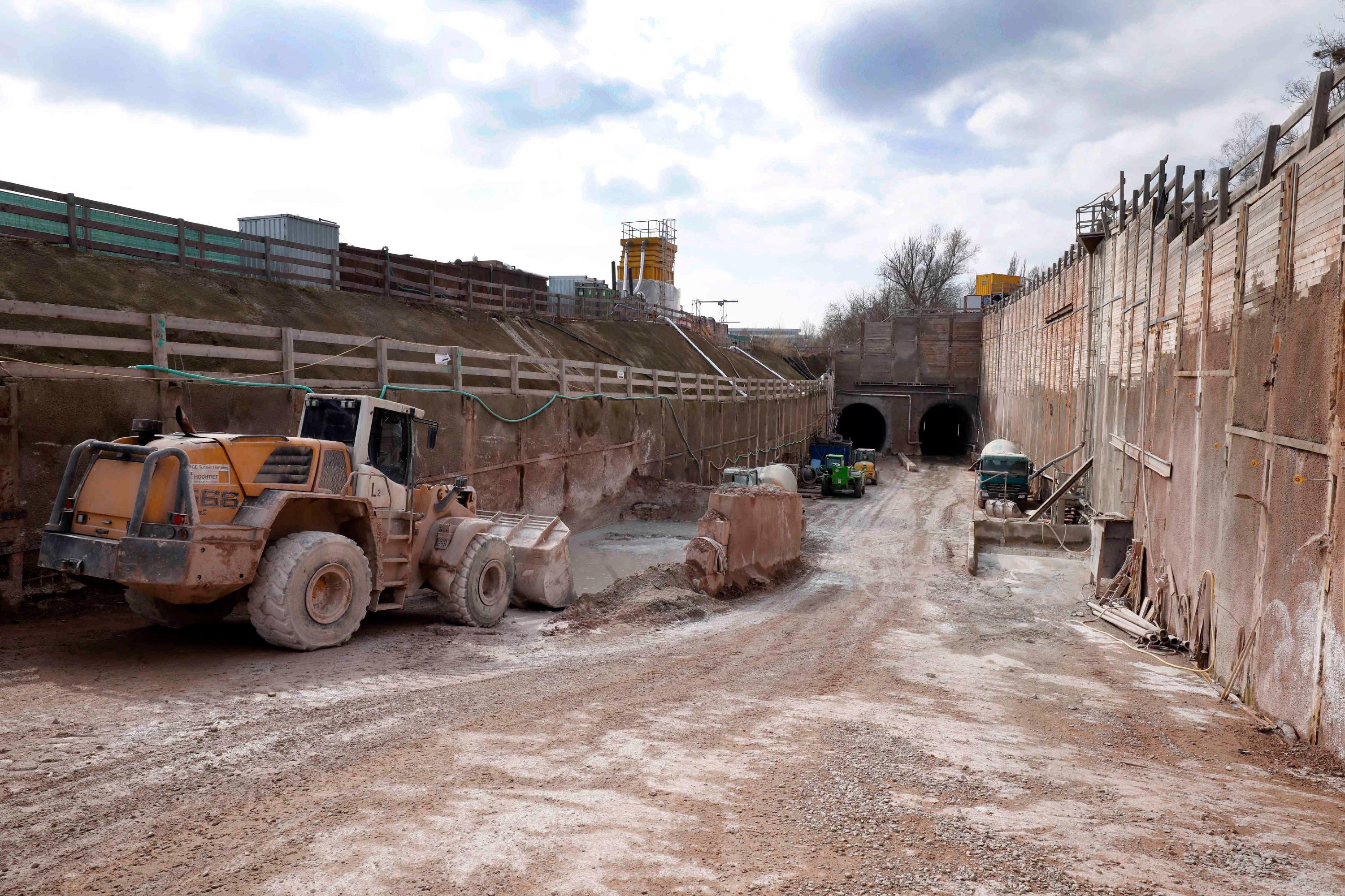 Ohne Gummistiefel sollte sich niemand auf die Baustelle wagen.