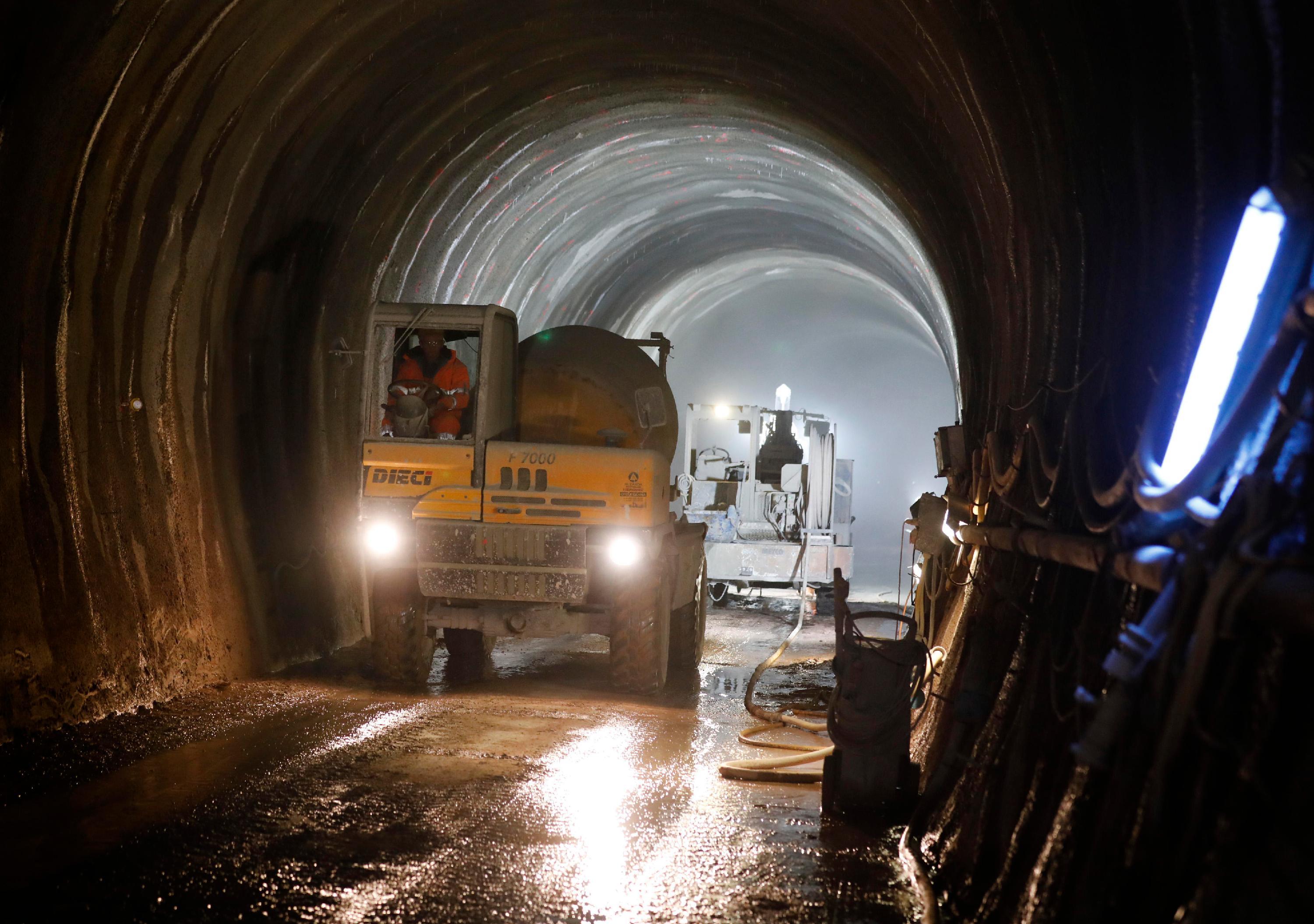 Ein Betonmischer sorgt dafür, ...