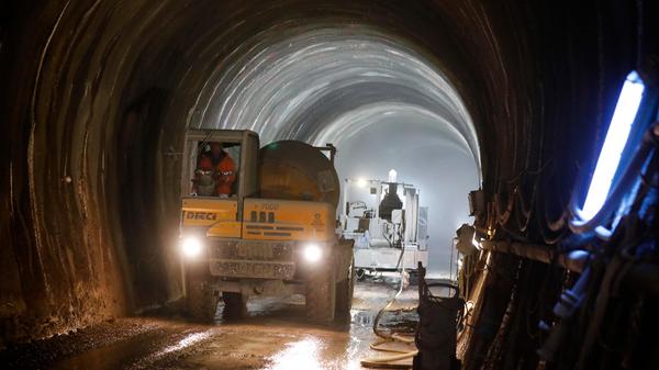 Ein Betonmischer sorgt dafür, ...