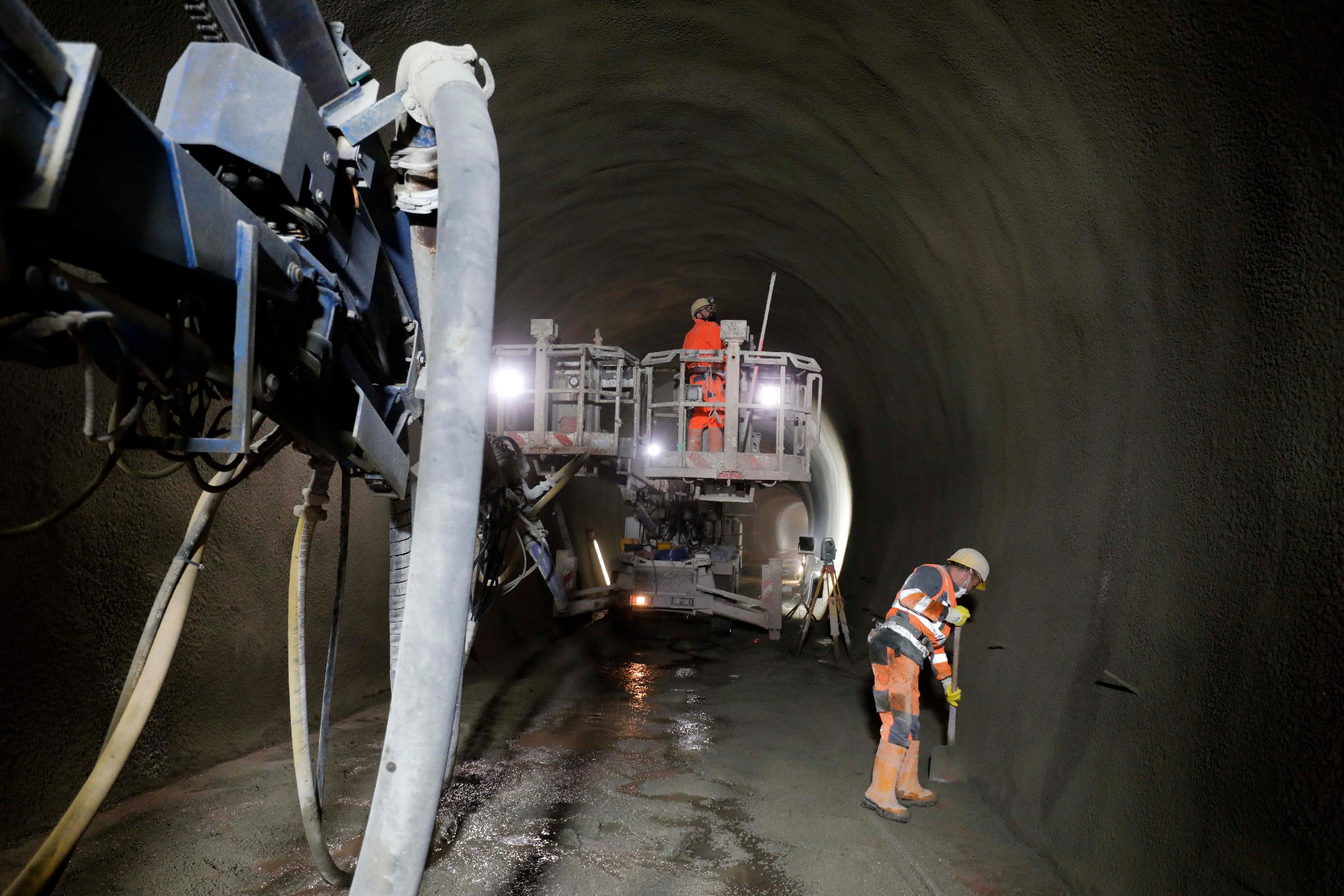 Das Material, das zu Boden fällt, muss natürlich auch wieder entfernt werden.