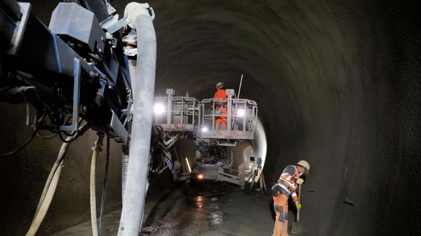 Das Material, das zu Boden fällt, muss natürlich auch wieder entfernt werden.