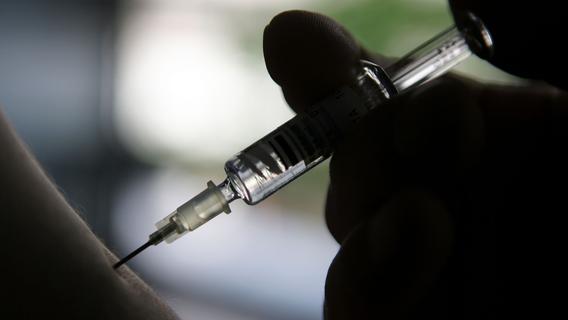 Fix: Bald drei Impfungen für vollständige Immunisierung nötig - Übergangsregel gilt