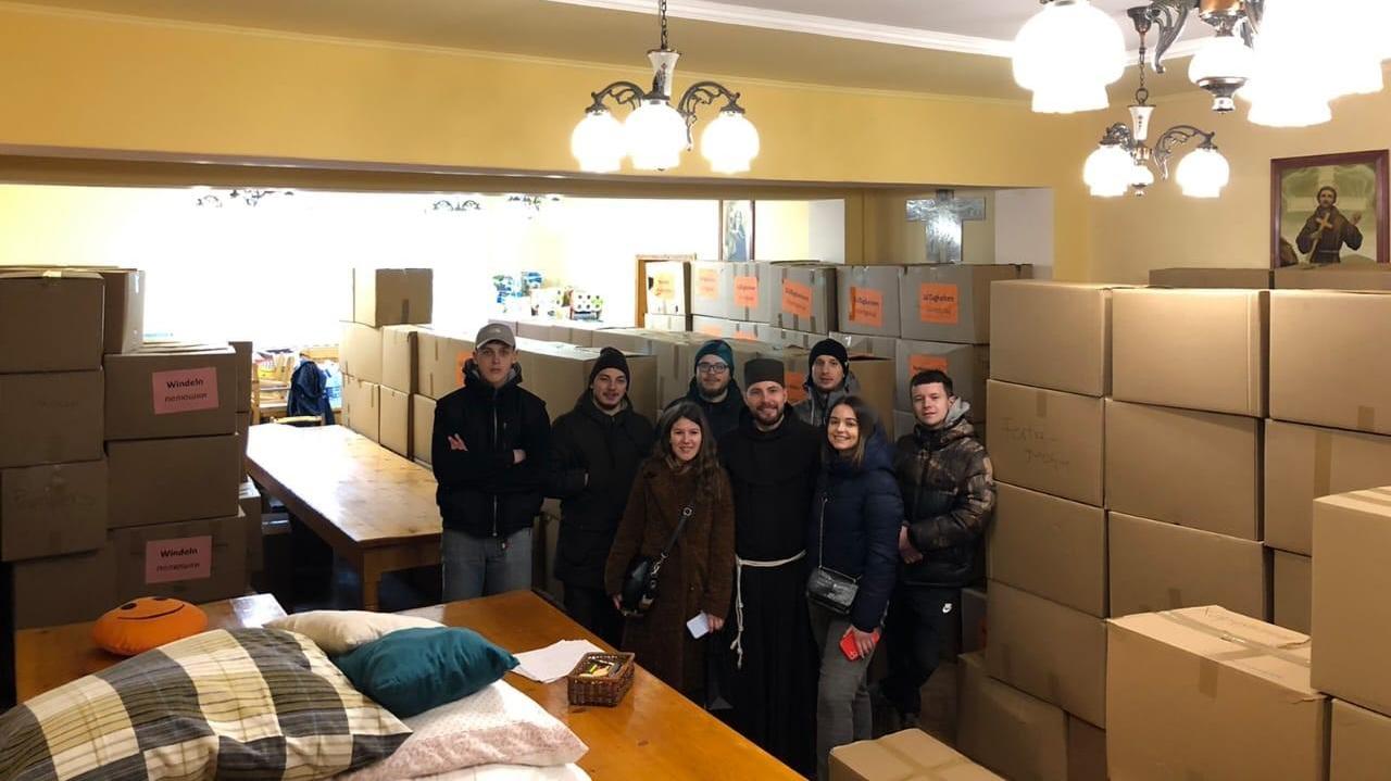 Der Hilfstransport von Bögl und den Franziskanern aus Freystadt  ist in der Ukraine angekommen.
