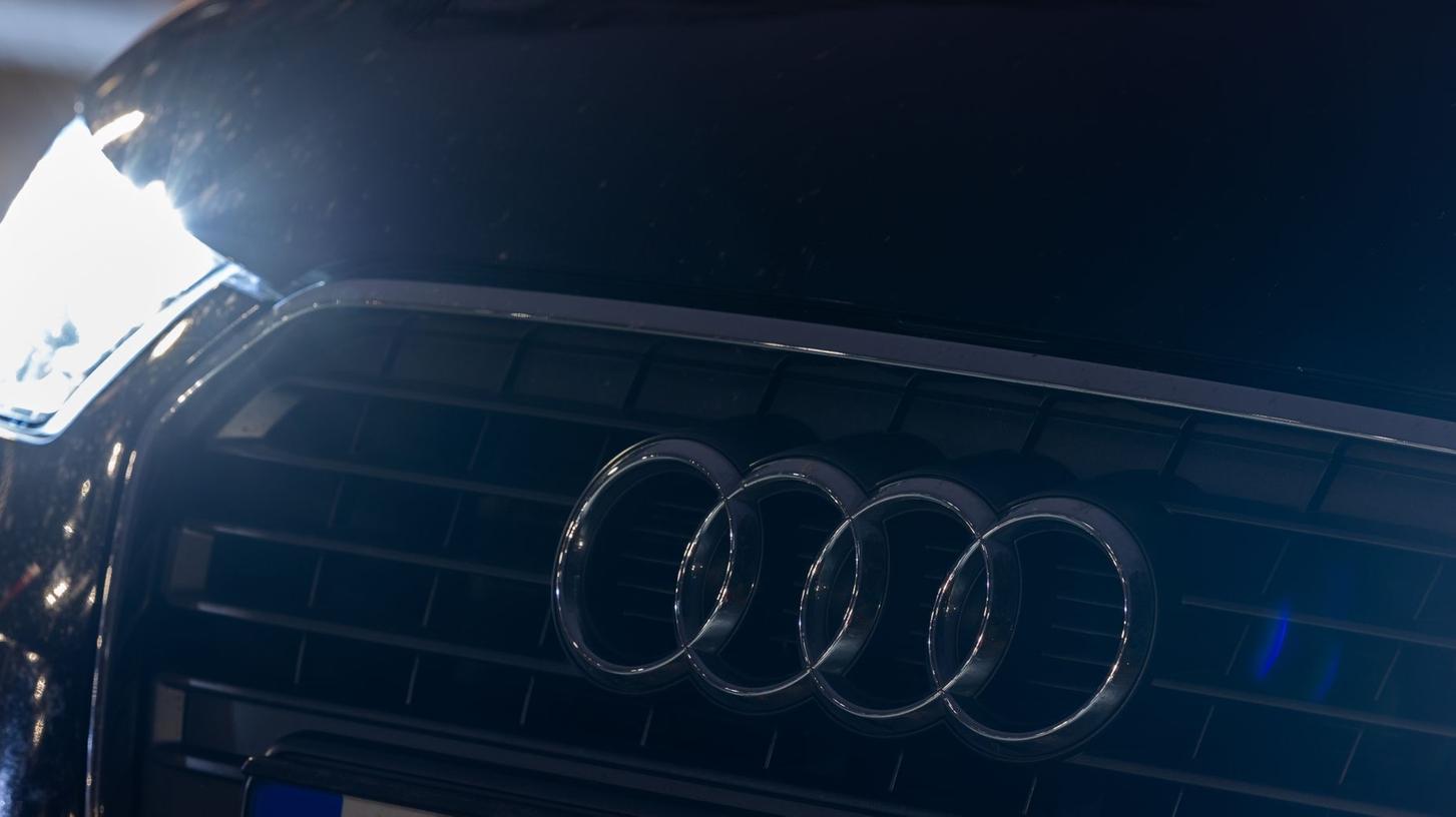 Der Tatverdächtige fuhr einen schwarzen Audi. Nach dem Zuruf "schicker Benz" eskalierte die Situation. (Symbolbild)
Der Tatverdächtige fuhr einen schwarzen Audi. Nach dem Zuruf "schicker Benz" eskalierte die Situation. (Symbolbild)