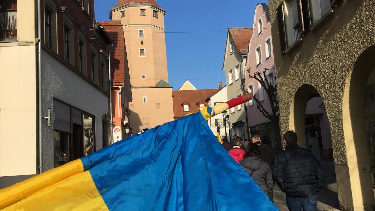 In Gunzenhausen wurde nicht nur für den Frieden demonstriert und gebetet, es gibt auch viel Unterstützung für die Geflüchteten. Einen großen Teil der Aufgaben schultert dabei die Flüchtlingshilfe Wald.