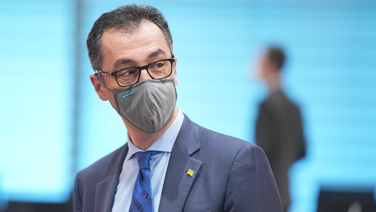 Landwirtschaftsminister Cem Özdemir will bei den Lebensmittelpreisen für Entlastung sorgen, nicht beim Sprit. Landwirtschaftsminister Cem Özdemir will bei den Lebensmittelpreisen für Entlastung sorgen, nicht beim Sprit.