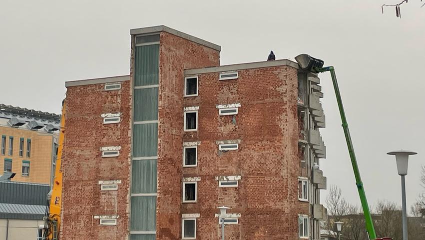 Die Abriss-Maschinen stehen schon parat. Die Abriss-Maschinen stehen schon parat.