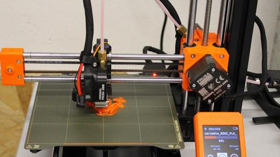 Verschiedene 3D-Drucker können im FabLab genutzt werden.
