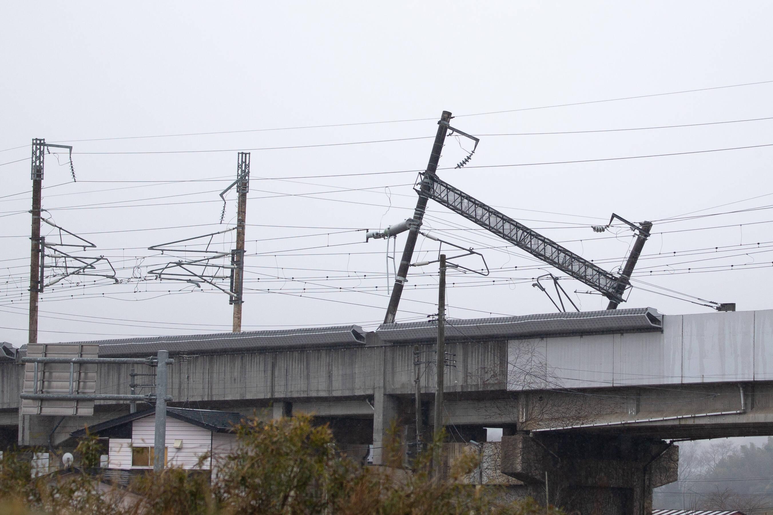 Entsetzliche Erinnerung: Ein Beben der Stärke 7,4 hat die japanische Region Fukushima erschüttert und Erinnerungen an die Katastrophe von 2011 wachgerufen. Mindestens ein Mensch starb, mehr als 160 Menschen wurden verletzt. Vor elf Jahren, am 11. März 2011, hatten ein verheerendes Erdbeben der Stärke 9 und ein dadurch ausgelöster Tsunami die Region Fukushima verwüstet. Etwa 20 000 Menschen riss die Flut damals in den Tod.  