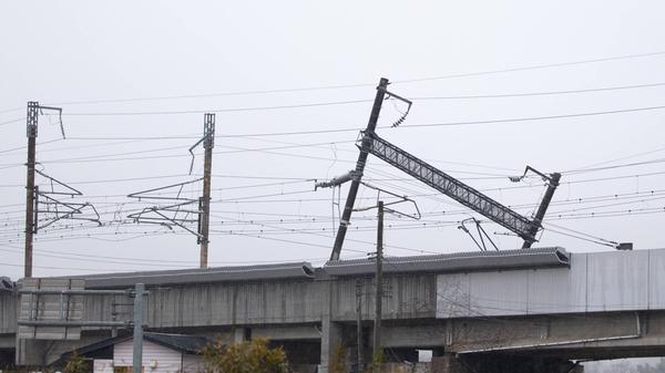 Entsetzliche Erinnerung: Ein Beben der Stärke 7,4 hat die japanische Region Fukushima erschüttert und Erinnerungen an die Katastrophe von 2011 wachgerufen. Mindestens ein Mensch starb, mehr als 160 Menschen wurden verletzt. Vor elf Jahren, am 11. März 2011, hatten ein verheerendes Erdbeben der Stärke 9 und ein dadurch ausgelöster Tsunami die Region Fukushima verwüstet. Etwa 20 000 Menschen riss die Flut damals in den Tod.