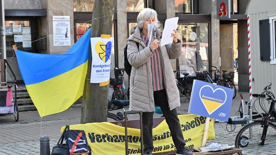Solidarität mit der Ukraine: In Erlangen gehen 250 Menschen für Frieden auf die Straße