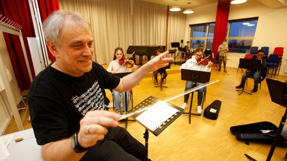 Stefan Hippe ist Multiinstrumentalist, studierter Komponist und Dirigent.