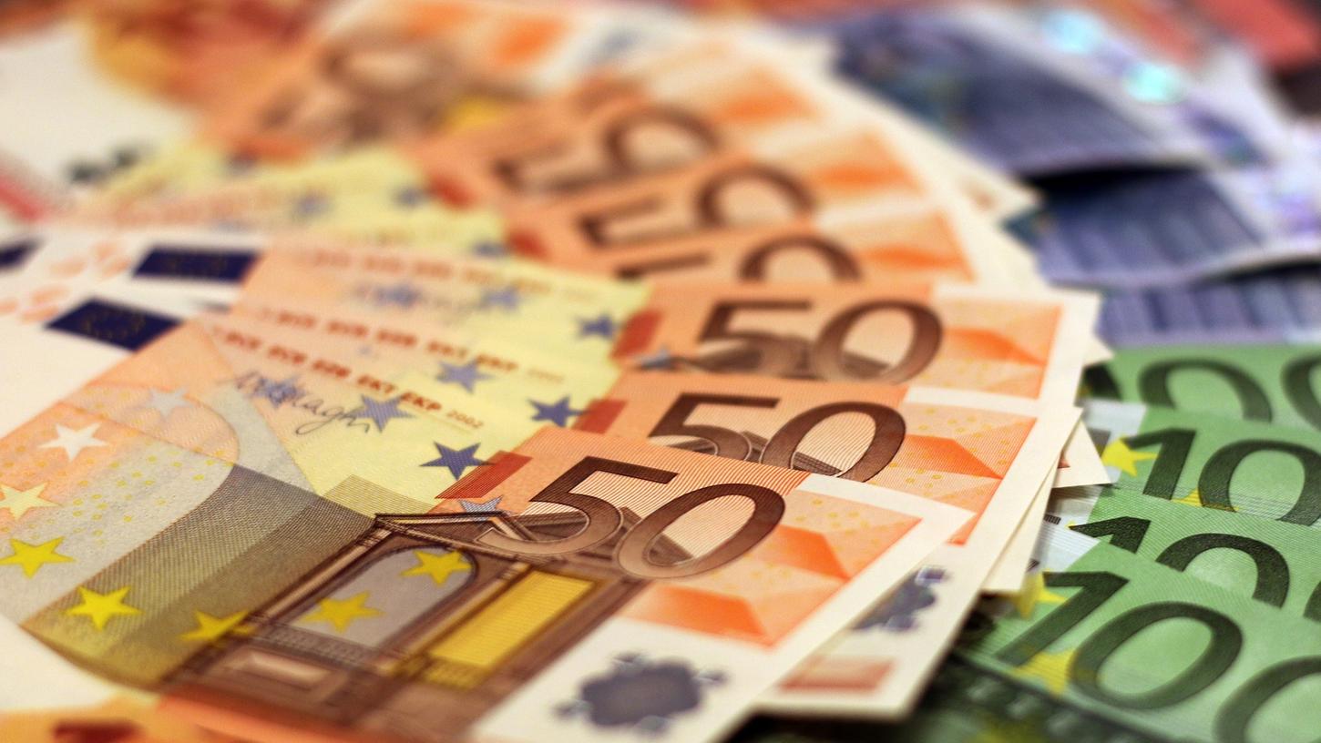 Nürnberg: Betrüger prellen Seniorin um mehrere 10.000 Euro