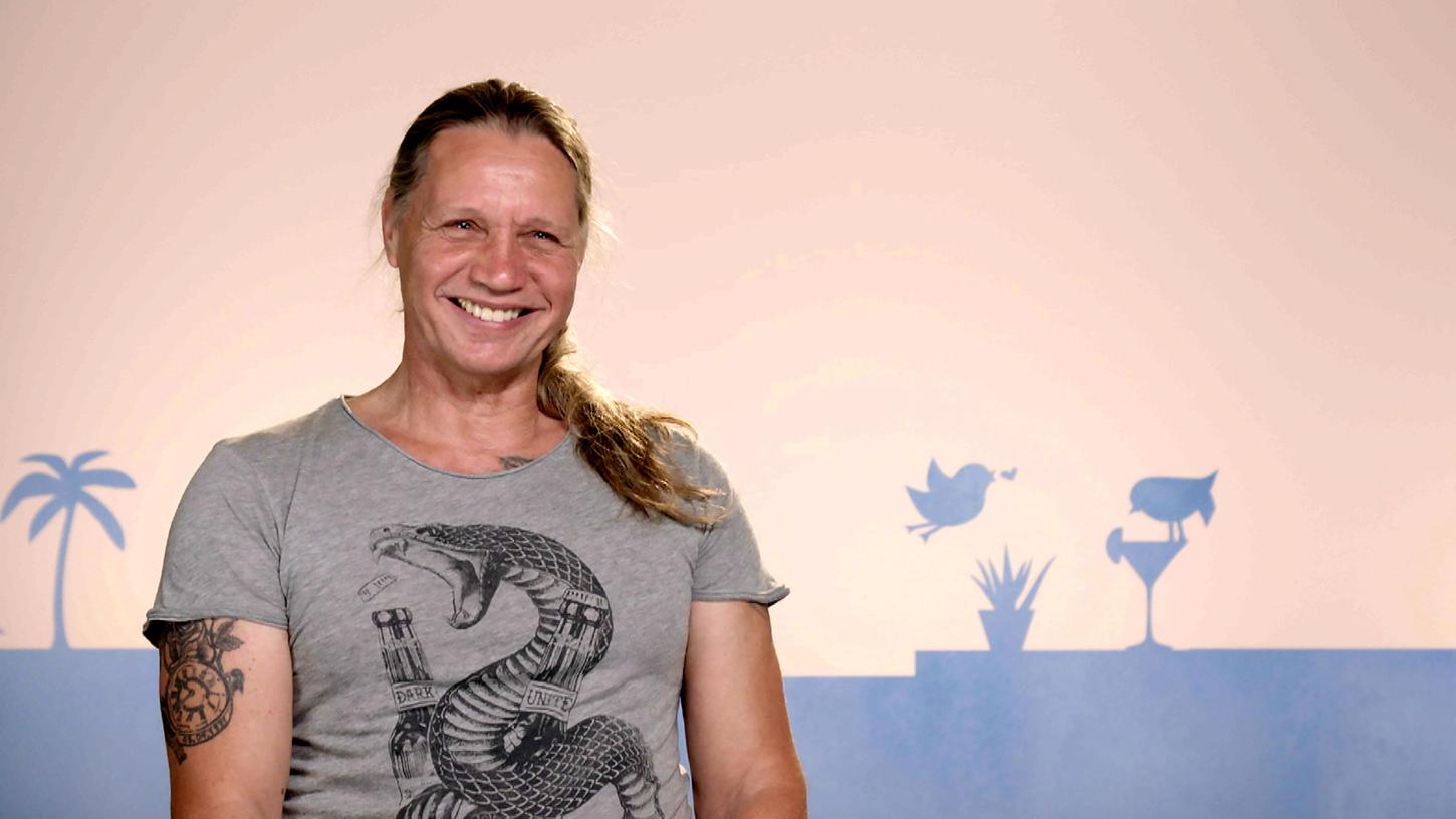 Karlheinz Steudel aus Nürnberg hofft, endlich eine romantische Frau zu finden. Karlheinz Steudel aus Nürnberg hofft, endlich eine romantische Frau zu finden.
