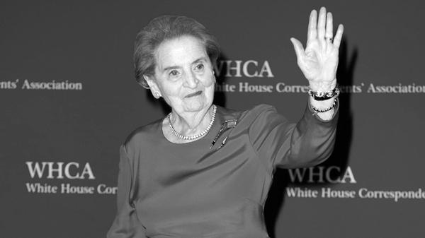 Die ehemalige US-Außenministerin Madeleine Albright ist im Alter von 84 Jahren gestorben. Sie sei am Mittwoch im Kreis von Familie und Freunden einer Krebserkrankung erlegen, teilte ihre Familie in einer Stellungnahme mit