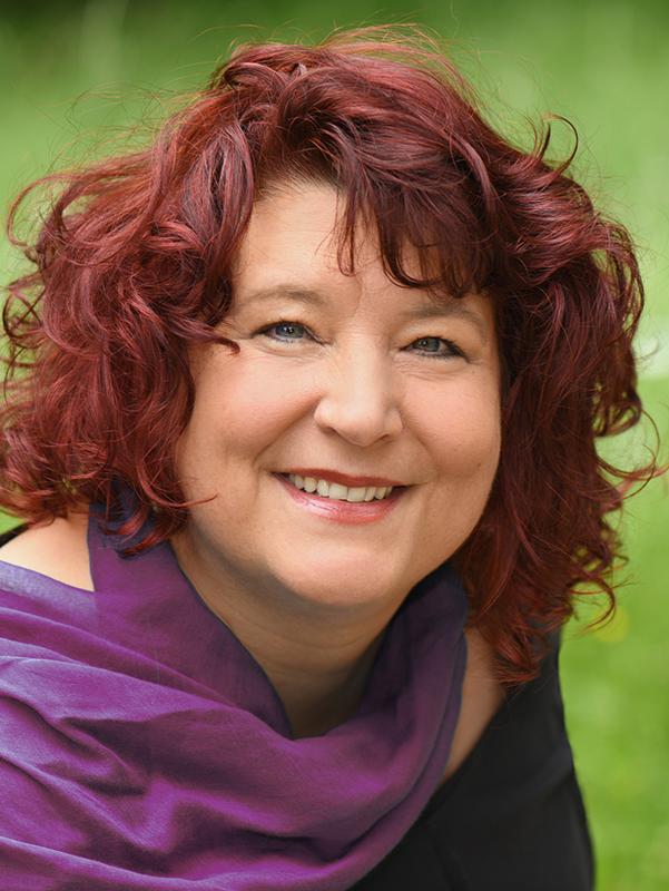 Melanie Fritz, Jahrgang 1969, stammt ursprünglich vom Bodensee. Heute arbeitet sie als Sexologin und hat eine Praxis in Erlangen. Melanie Fritz, Jahrgang 1969, stammt ursprünglich vom Bodensee. Heute arbeitet sie als Sexologin und hat eine Praxis in Erlangen.