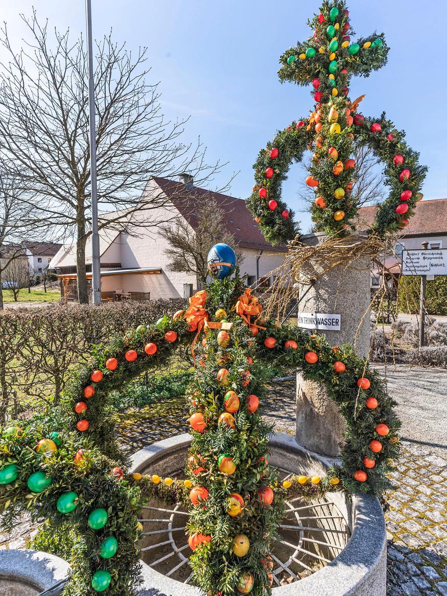 Osterbrunnen als Augenweide im Landkreis Erlangen-Höchstadt