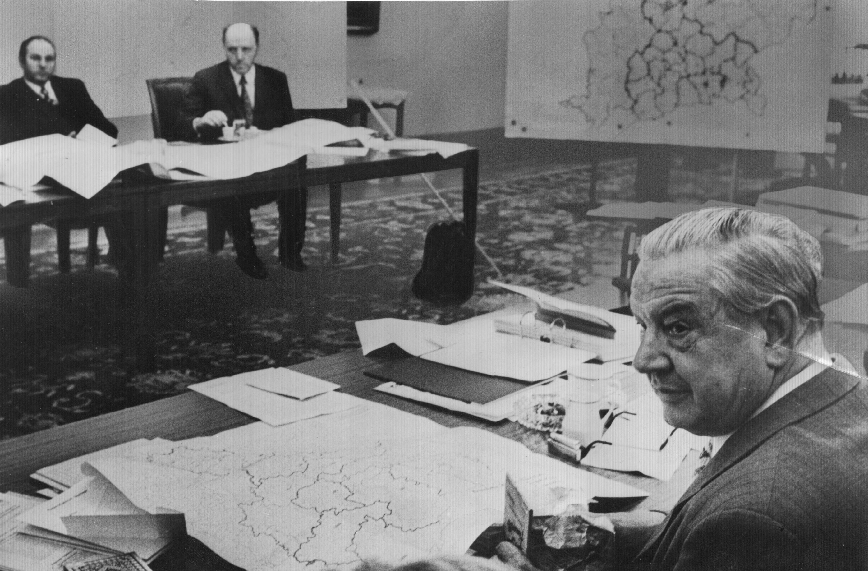 Mit der Reform verfolgte die bayerische Staatsregierung verschiedene Ziele: Unter anderem hieß es, dass die finanziellen und auch personellen Ausstattungen besonders bei den kleinen Gemeinden für die Anforderungen nicht mehr ausreichend seien. Stattdessen bräuchte es große Verwaltungen mit hauptamtlichem Personal und moderner Technik. Zudem sollte durch die Zusammenlegungen die Infrastruktur wie etwa Kindergärten oder Verkehrsmittel auch in den ländlichen Gebieten sichergestellt werden. In Stadt und Land sollten damit weitgehend gleiche Lebensbedingungen hergestellt werden.  