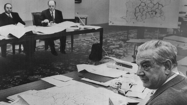 Mit der Reform verfolgte die bayerische Staatsregierung verschiedene Ziele: Unter anderem hieß es, dass die finanziellen und auch personellen Ausstattungen besonders bei den kleinen Gemeinden für die Anforderungen nicht mehr ausreichend seien. Stattdessen bräuchte es große Verwaltungen mit hauptamtlichem Personal und moderner Technik. Zudem sollte durch die Zusammenlegungen die Infrastruktur wie etwa Kindergärten oder Verkehrsmittel auch in den ländlichen Gebieten sichergestellt werden. In Stadt und Land sollten damit weitgehend gleiche Lebensbedingungen hergestellt werden.