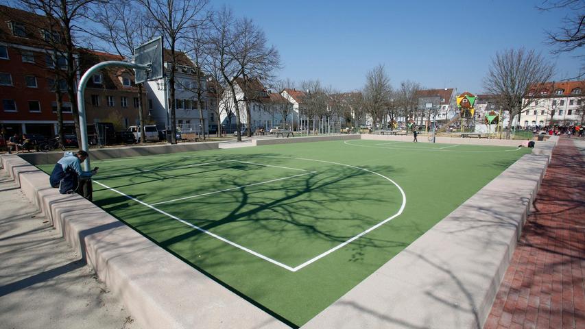 Viel Platz für Sport und Spiel: der generalüberholte Jamnitzerplatz.